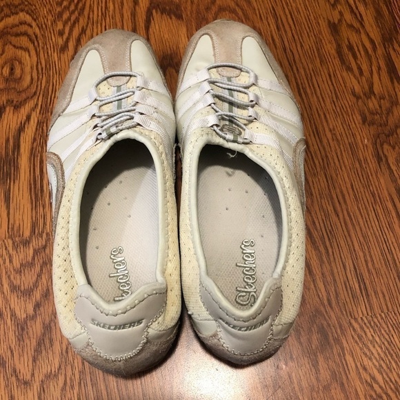 Sketchers size 10 leather shoes. Slip on super comfortable - Picture 9 of 12